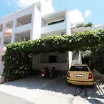 Apartments And Room Nevenka